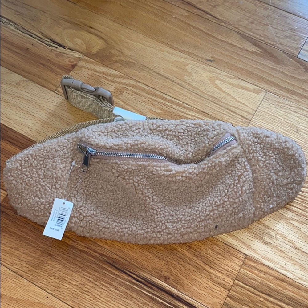 NWT GAP Sherpa fanny pack